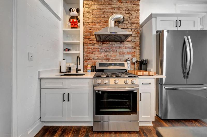 Charming Home Steps from Louisville Best Spots - image 17