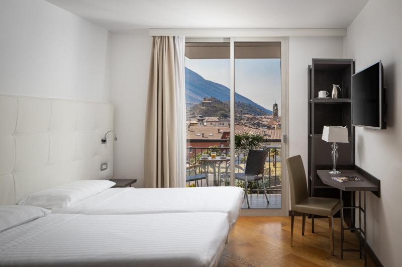 Standard Double or Twin Room image 1