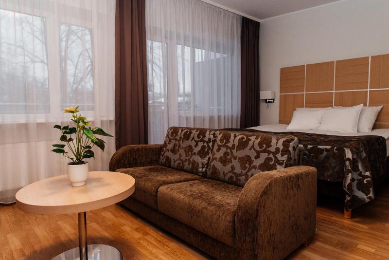 Deluxe Double Room, Balcony, Park View image 3