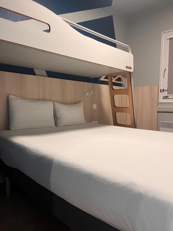Triple Room with One Double Bed and One Bunk Bed image 3