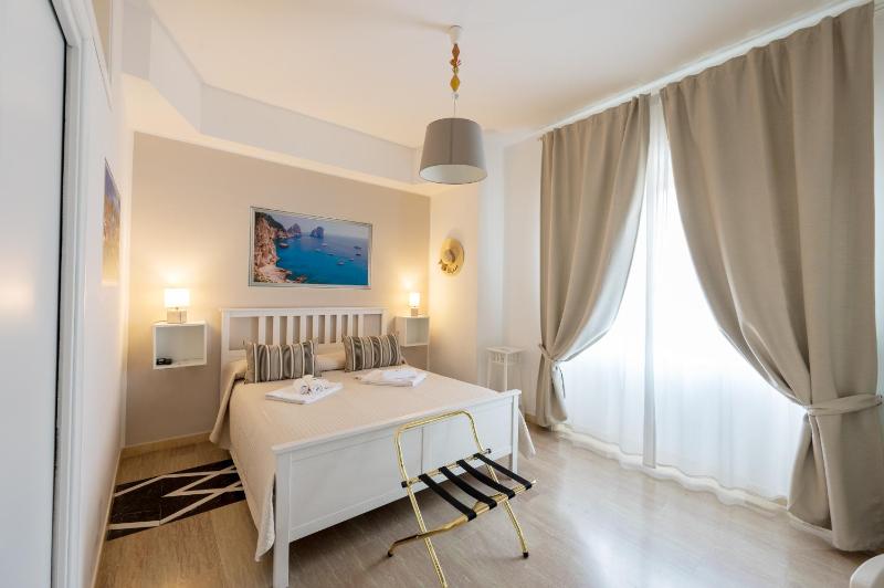 Panoramic Rooms Salerno - image 3