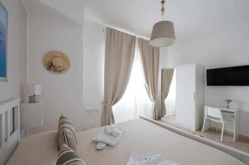 Panoramic Rooms Salerno - image 1