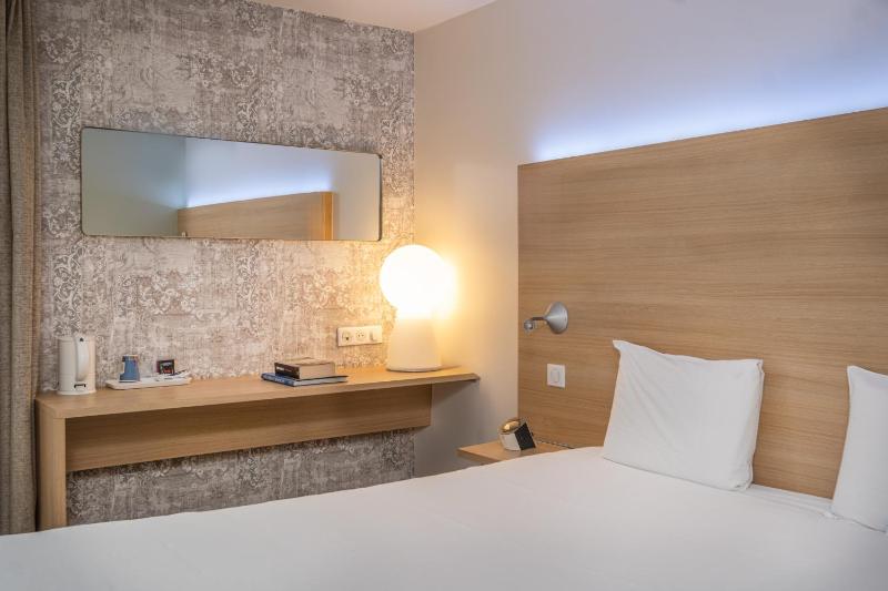 Double Room image 4