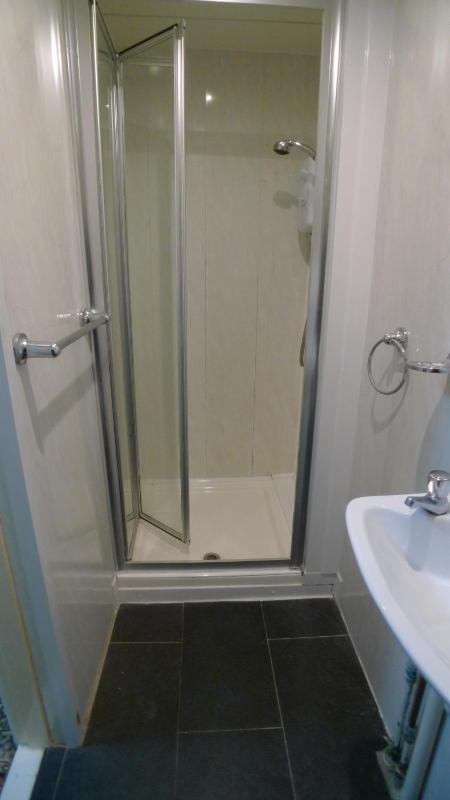 Twin Room image 4
