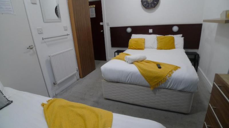 Triple Room image 1
