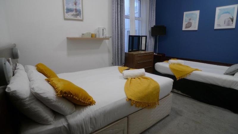 Triple Room image 3