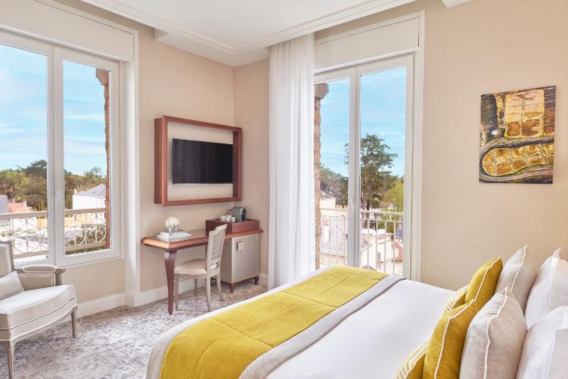 Deluxe Room image 1