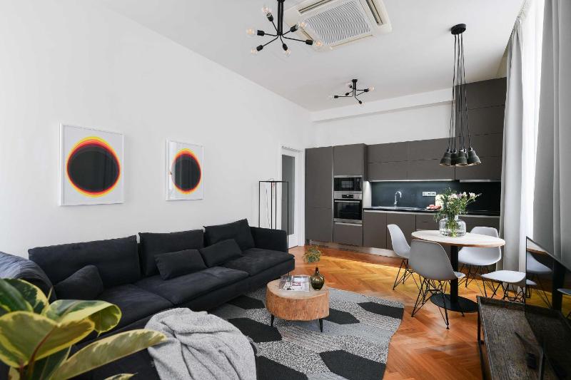 One-Bedroom Apartment image 4