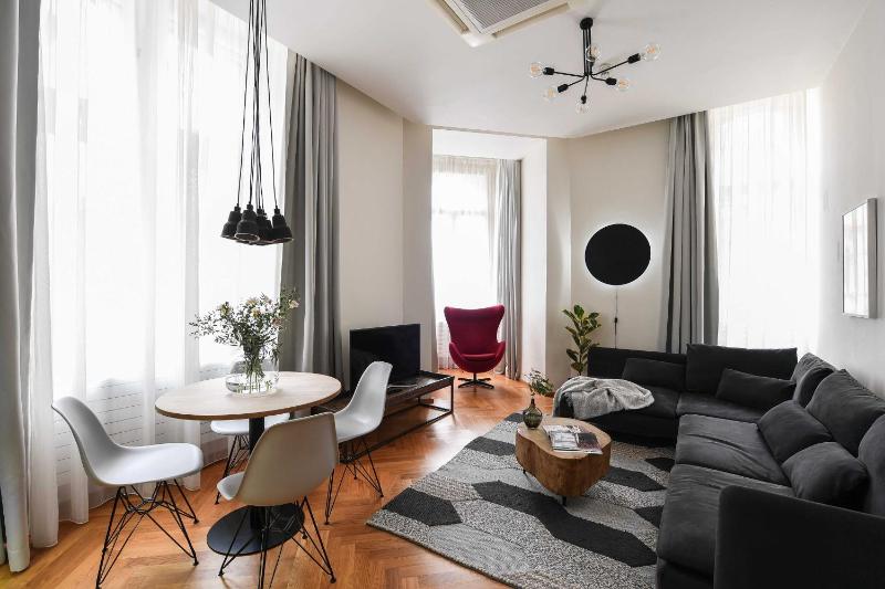 One-Bedroom Apartment image 1