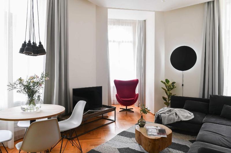 One-Bedroom Apartment image 3