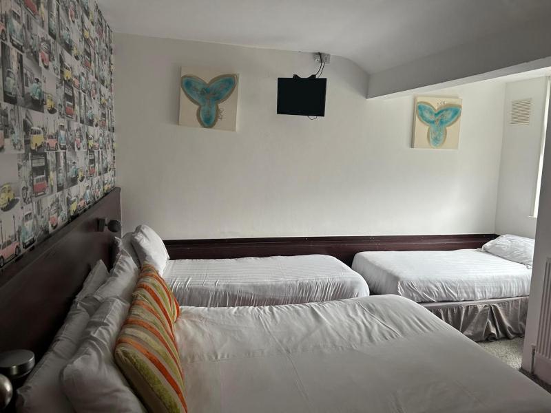 Quadruple Room image 3