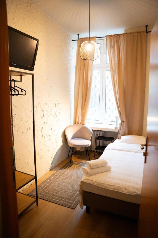 Single Room with Shared Bathroom image 1
