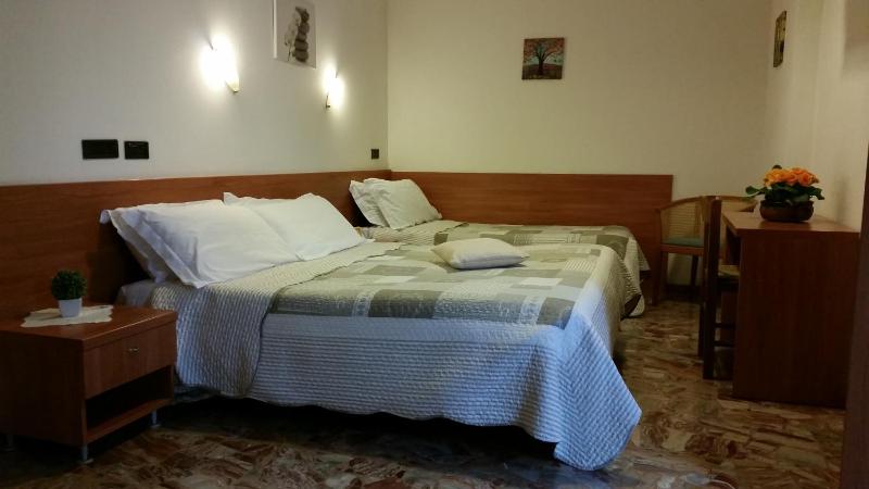 Deluxe Triple Room image 2