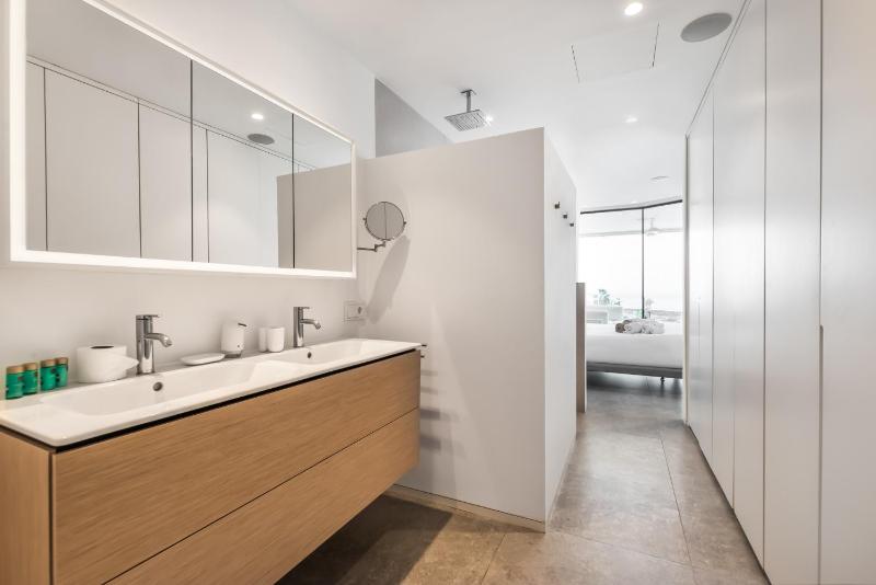 Infinity 1-7 LUXE SEA VIEW 2B - image 9