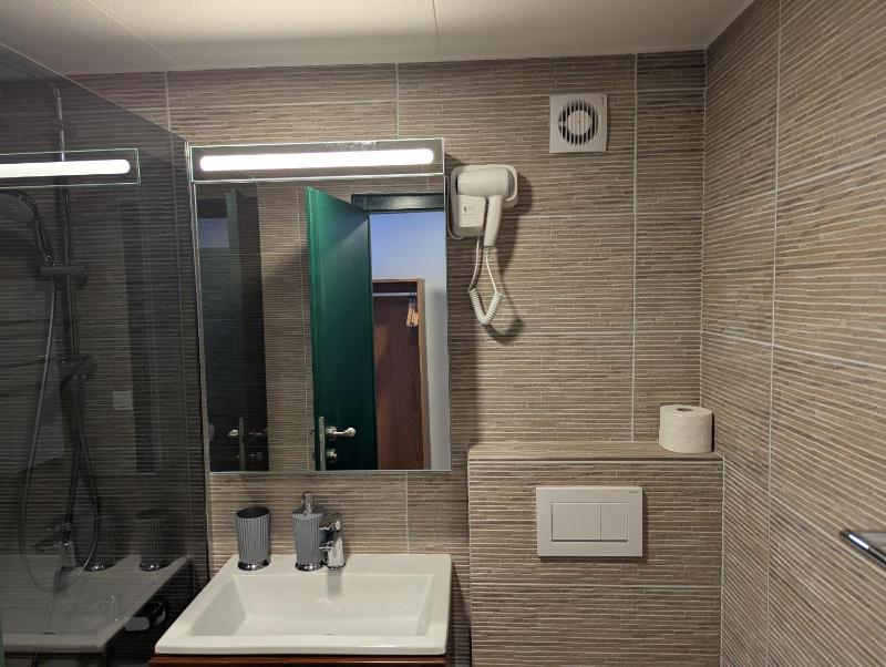 Double or Twin Room image 4
