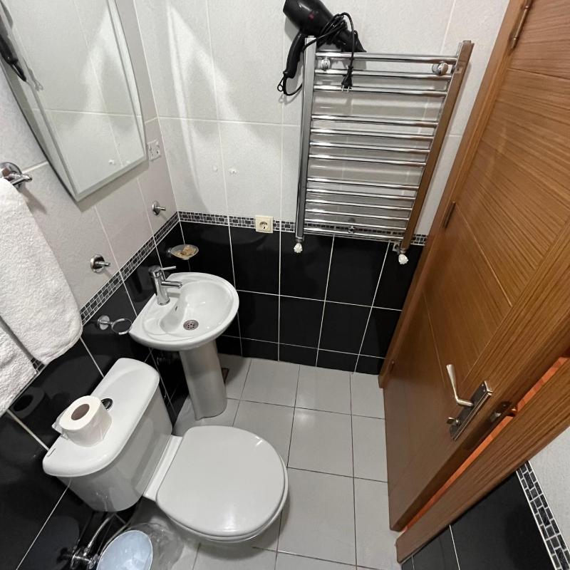 Economy Double Room image 4