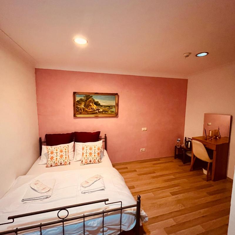 Economy Double Room image 3