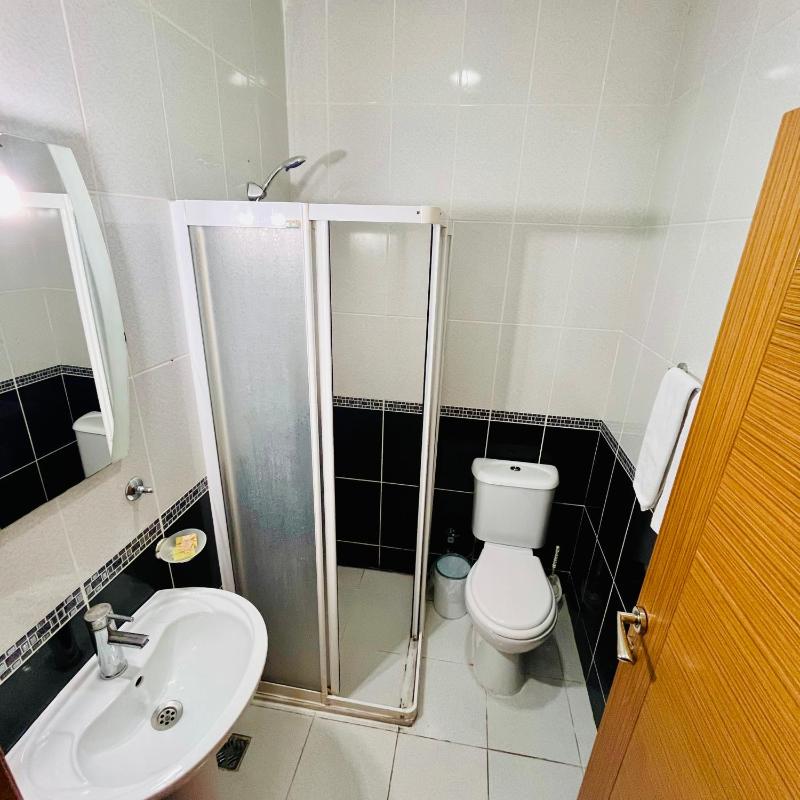 Economy Double Room image 2