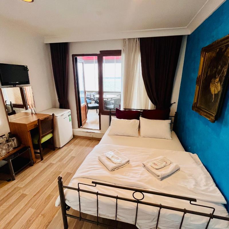 Double Room with Terrace image 2