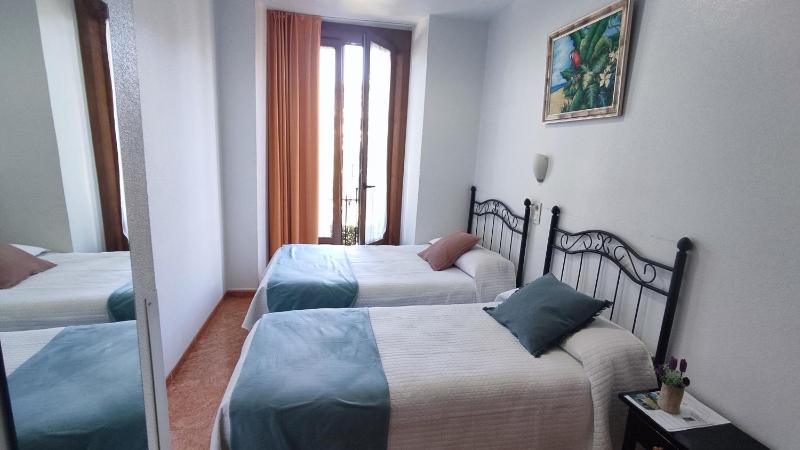 Double or Twin Room with Balcony image 4