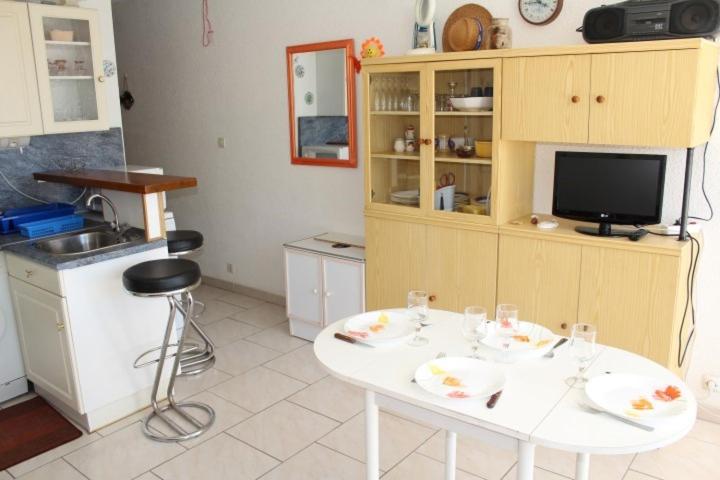 Appartement cosy avec vue et piscine sur le port - GN400-013 - image 6