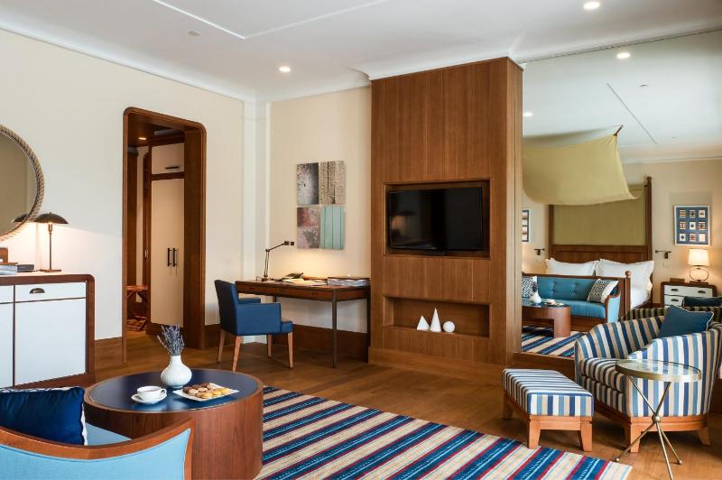 King Room with Balcony - Disability Access image 4