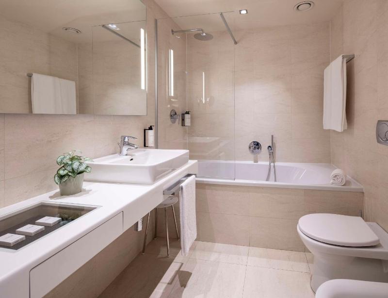 Standard Triple Room image 2