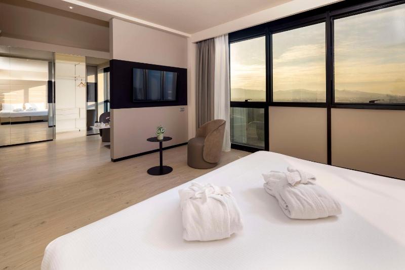 Deluxe Junior Suite image 4