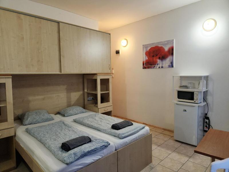 Standard Queen Room image 3