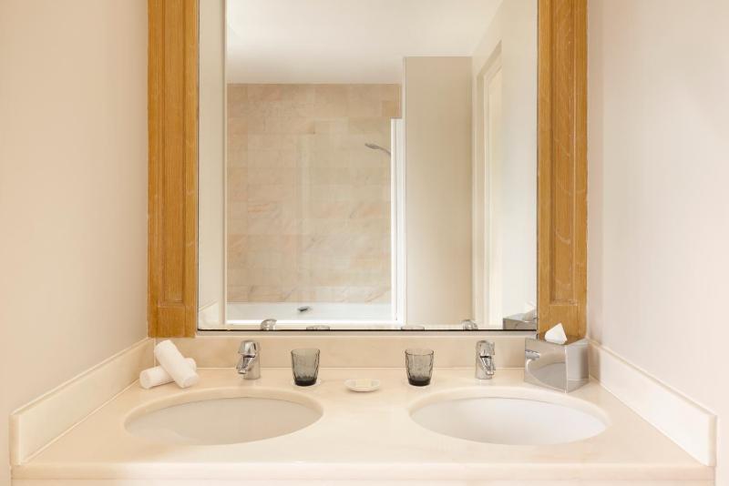 Superior Double Room image 1
