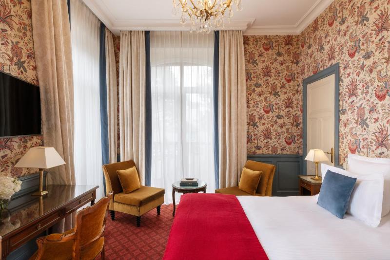 Deluxe Double Room with Sea View image 3
