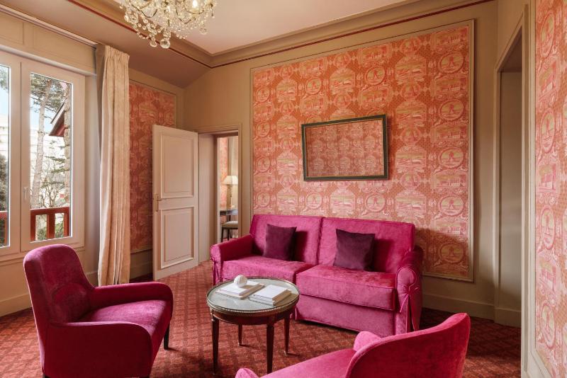 Deluxe Suite with Sea View image 4