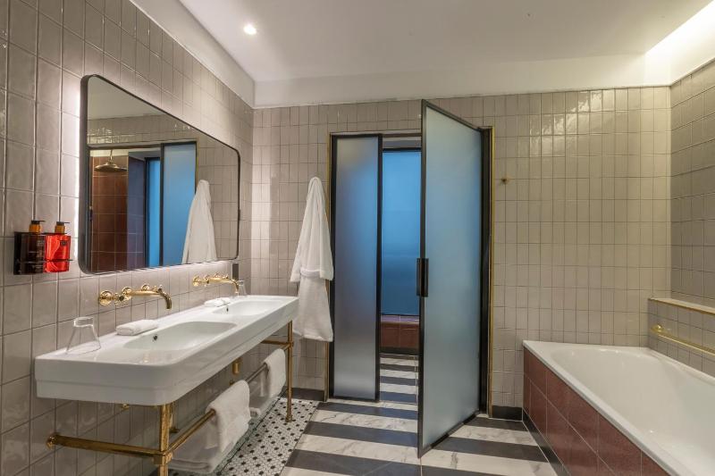 Junior Suite image 3