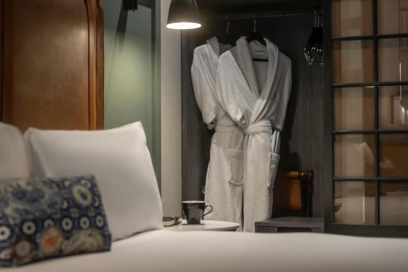 Executive Double Room image 2