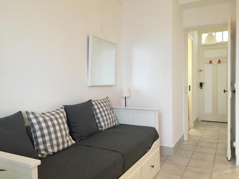 Studio Apartment with Sea View image 4