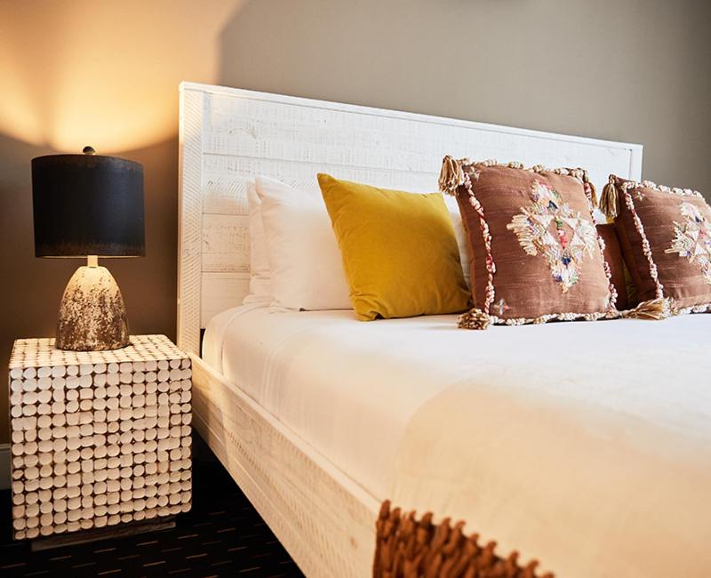 Deluxe King Room image 4