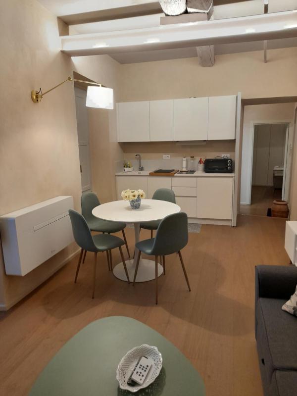 Deluxe One-Bedroom Apartment with City View image 1