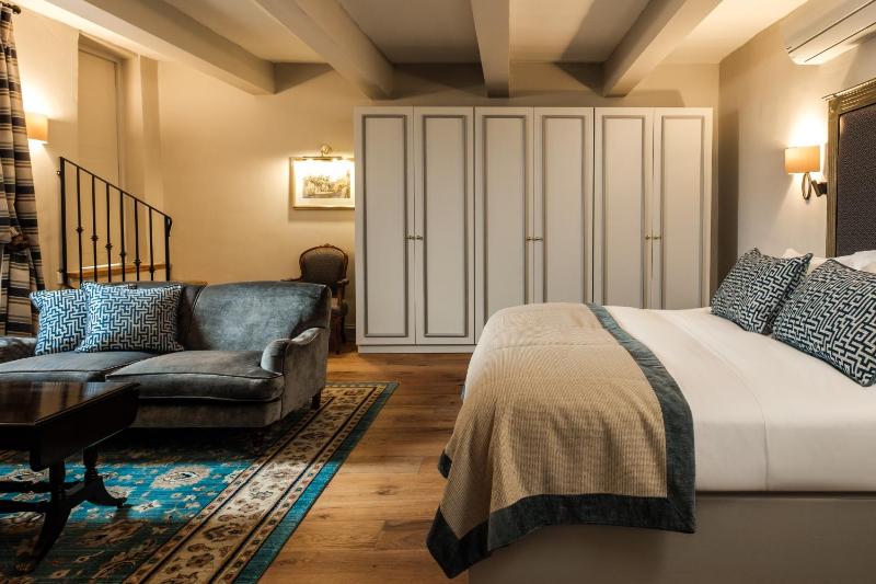 Superior Suite with Terrace and Hot Tub image 3