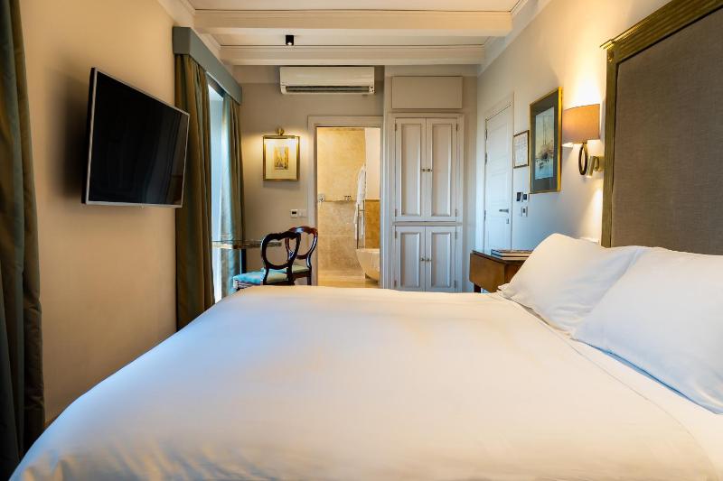 Deluxe Room with Panoramic View image 1