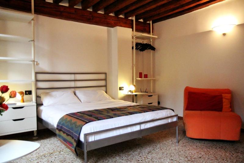 One-Bedroom Apartment with Sofa Bed image 1