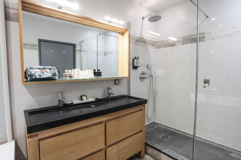 Junior Suite - Free Spa Access image 1