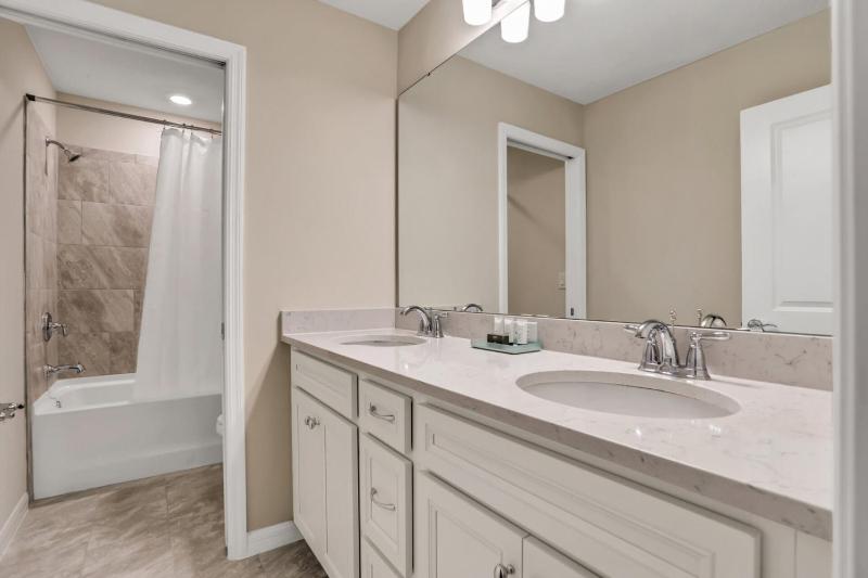 Serene Oasis: 7 Bedroom Villa in Orlando6668 - image 22
