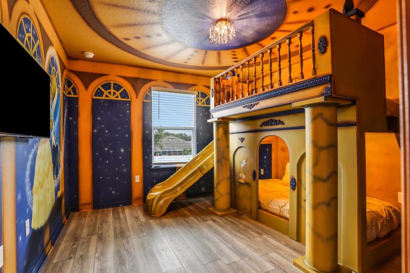 Serene Oasis: 7 Bedroom Villa in Orlando6668 - image 14