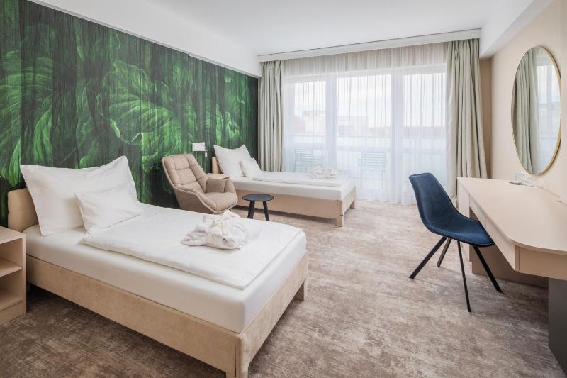 Standard Twin Room image 1
