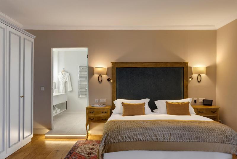 Superior Suite with Terrace and Hot Tub image 2