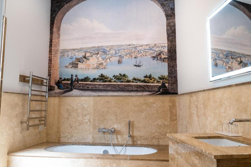 Deluxe Suite With Panoramic View image 2
