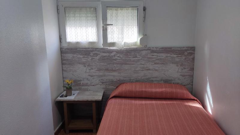Single Room image 4