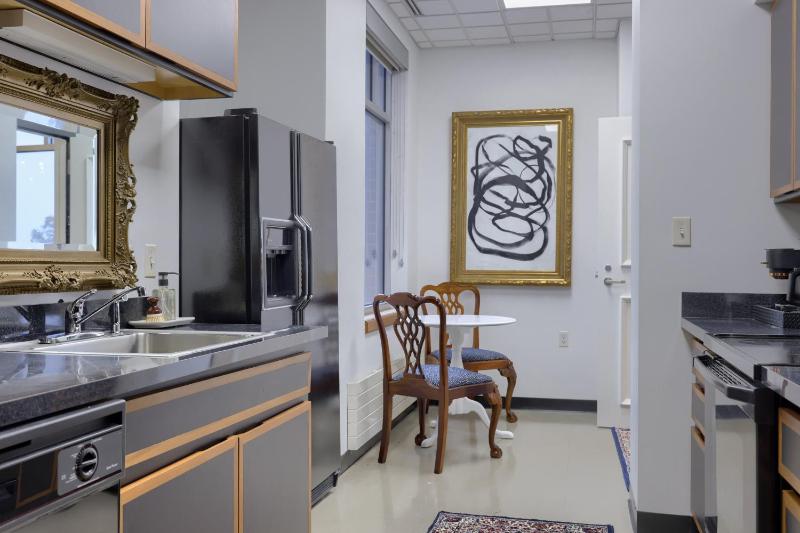 Studio Apartment with King Bed image 4