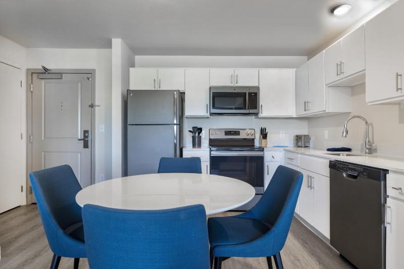 One-Bedroom Apartment image 4