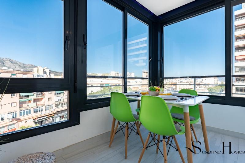 Exquisite Central 2 Bedroom apt Pool Views - image 9